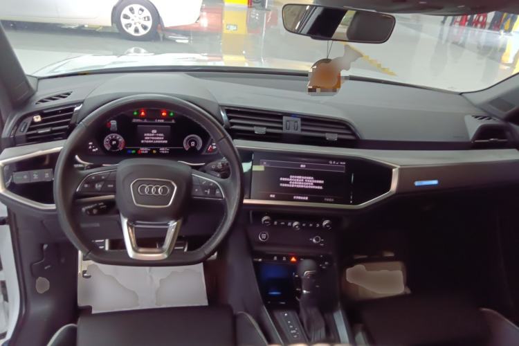 Used Audi Q3 2024 35 TFSI Fashion Dynamic Edition Center Console