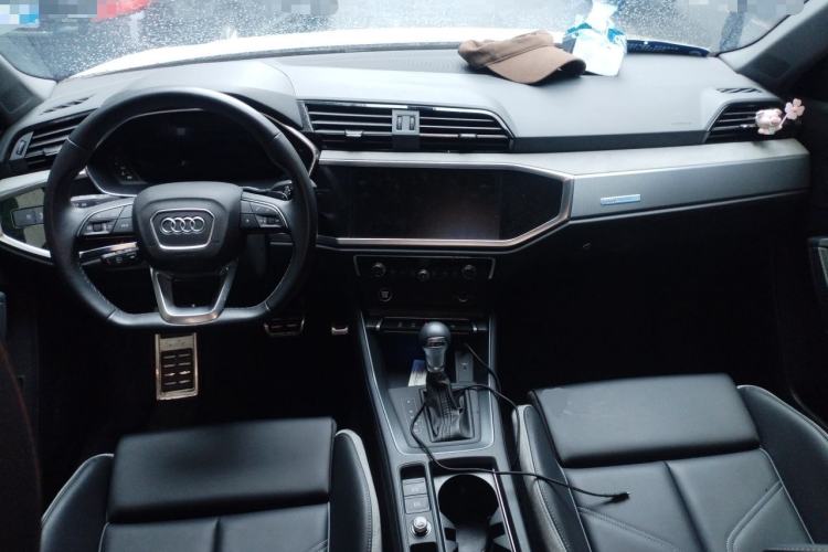 Used Audi Q3 2024 35 TFSI Fashion Dynamic Edition Center Console