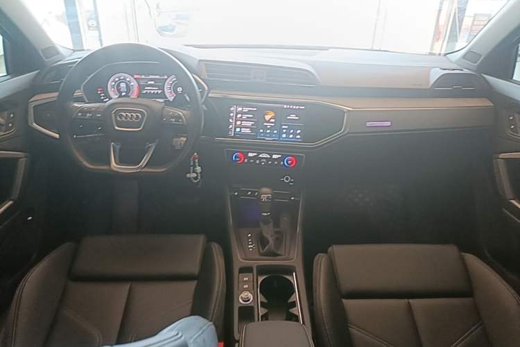 Used Audi Q3 2024 35 TFSI Ambition Dynamic Edition Center Console