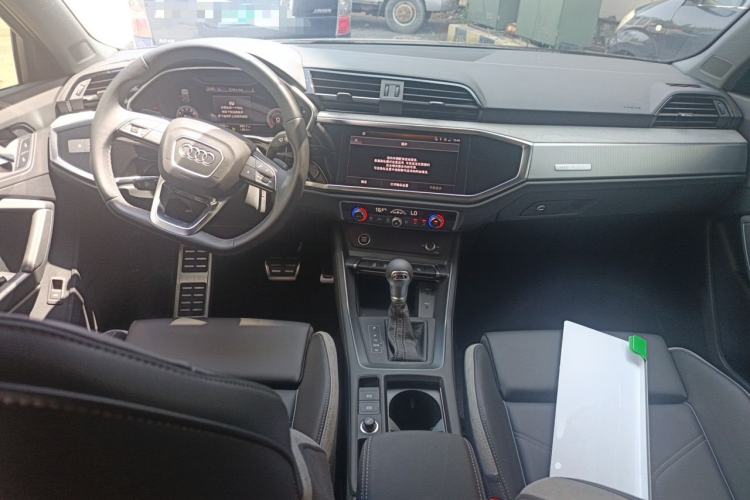 Used Audi Q3 2024 35 TFSI Fashion Dynamic Edition Center Console