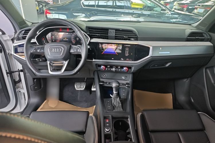 Used Audi Q3 2024 35 TFSI Fashion Dynamic Edition Center Console