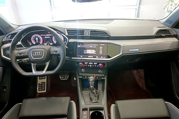 Used Audi Q3 2024 35 TFSI Fashion Dynamic Edition Center Console