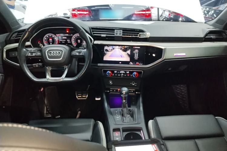 Used Audi Q3 2024 40 TFSI Fashion Dynamic Model Center Console