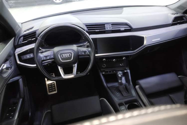 Used Audi Q3 2024 35 TFSI Fashion Dynamic Edition Center Console