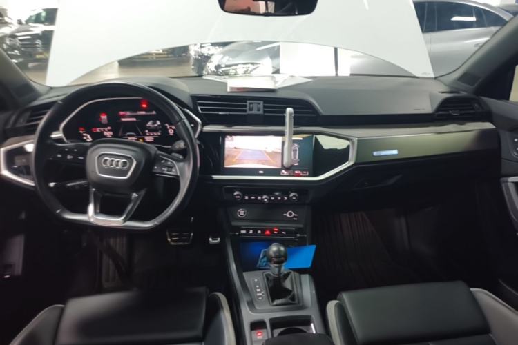 Used Audi Q3 2024 40 TFSI Fashion Dynamic Model Center Console