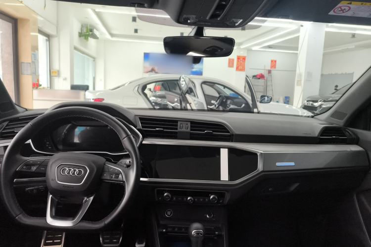 Used Audi Q3 2024 40 TFSI Fashion Dynamic Model Center Console