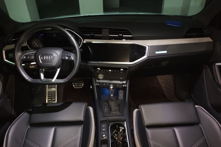 Used Audi Q3 2024 35 TFSI Fashion Dynamic Edition Center Console
