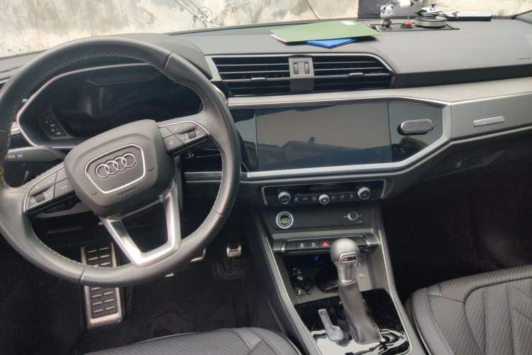 Used Audi Q3 2024 35 TFSI Fashion Dynamic Edition Center Console