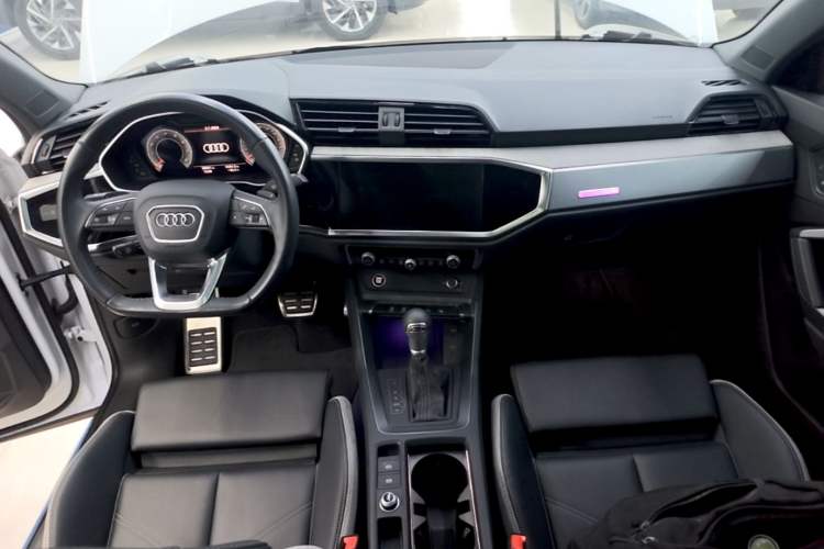 Used Audi Q3 2024 35 TFSI Fashion Dynamic Edition Center Console