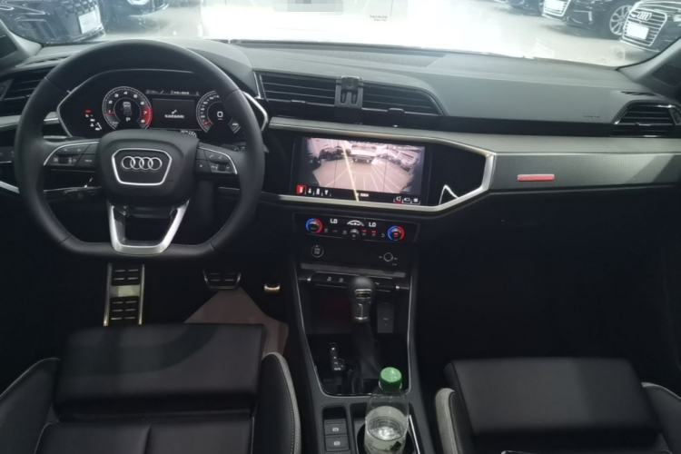 Used Audi Q3 2024 35 TFSI Fashion Dynamic Edition Center Console