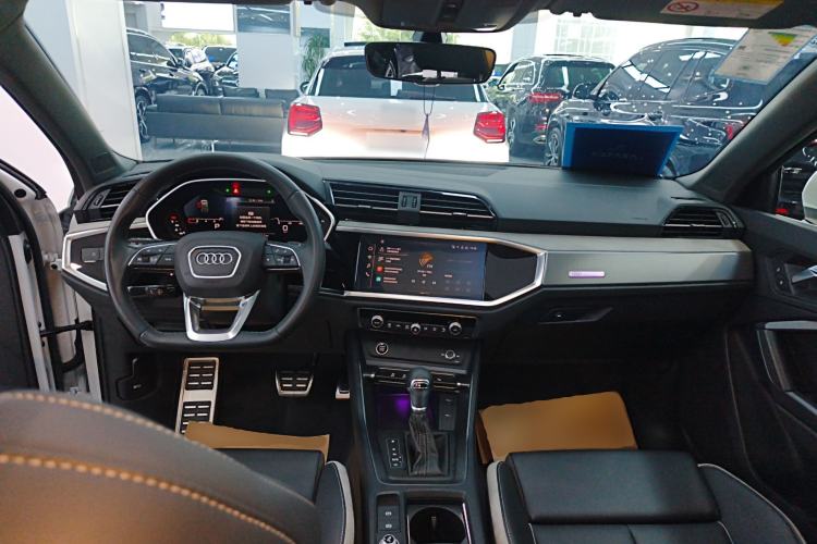 Used Audi Q3 2024 35 TFSI Fashion Dynamic Edition Center Console