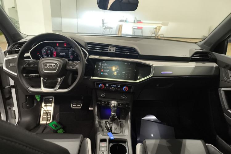 Used Audi Q3 2024 40 TFSI Fashion Dynamic Model Center Console
