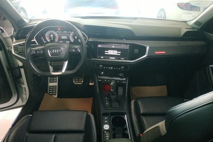 Used Audi Q3 2024 35 TFSI Fashion Dynamic Edition Center Console