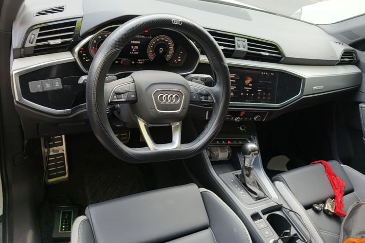 Used Audi Q3 2024 35 TFSI Fashion Dynamic Edition Center Console