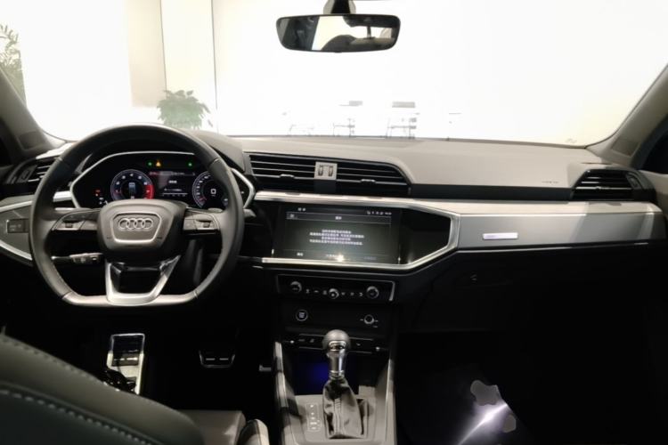 Used Audi Q3 2024 40 TFSI Fashion Dynamic Model Center Console