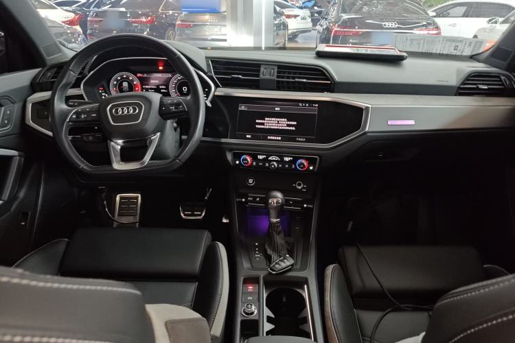 Used Audi Q3 2024 40 TFSI Fashion Dynamic Model Center Console
