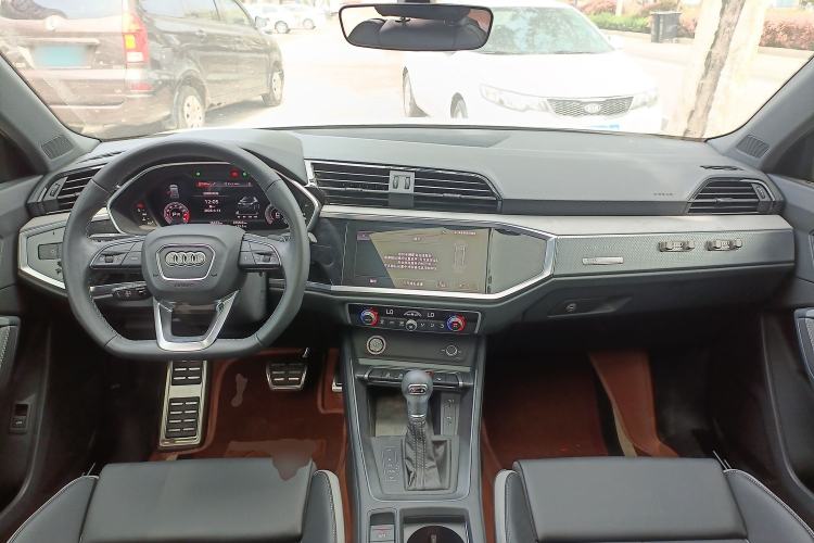 Used Audi Q3 2024 35 TFSI Fashion Dynamic Edition Center Console
