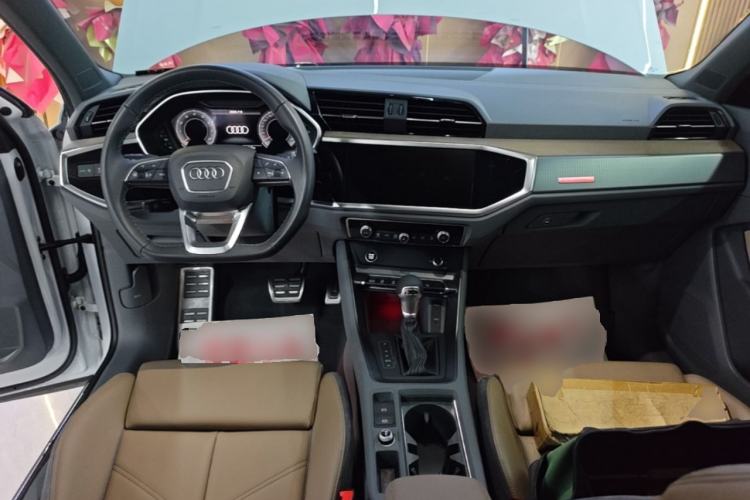 Used Audi Q3 2024 40 TFSI Fashion Dynamic Model Center Console