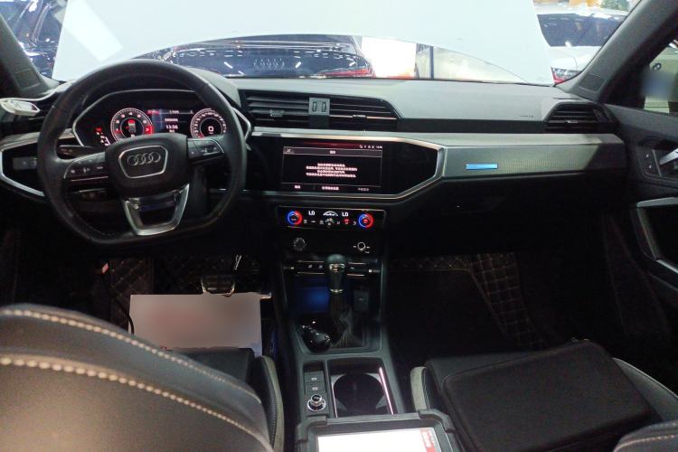 Used Audi Q3 2024 35 TFSI Fashion Dynamic Edition Center Console