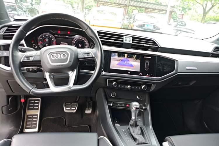 Used Audi Q3 2024 35 TFSI Fashion Dynamic Edition Center Console