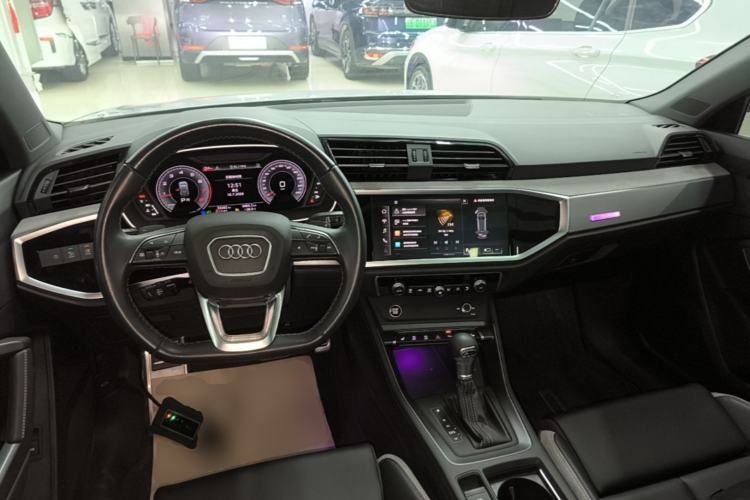 Used Audi Q3 2024 35 TFSI Fashion Dynamic Edition Center Console