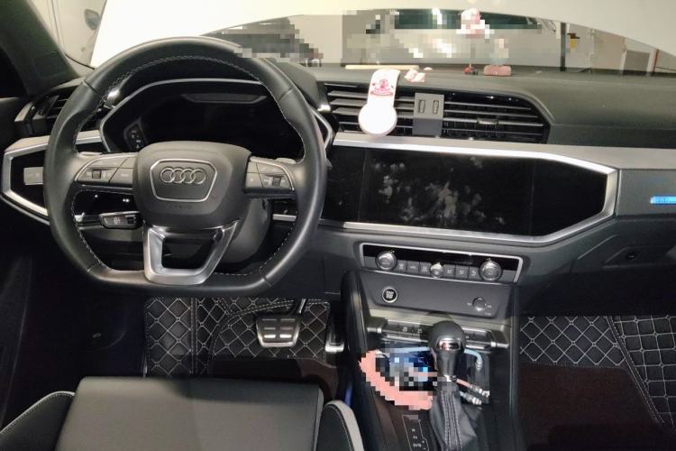 Used Audi Q3 2024 35 TFSI Fashion Dynamic Edition Center Console
