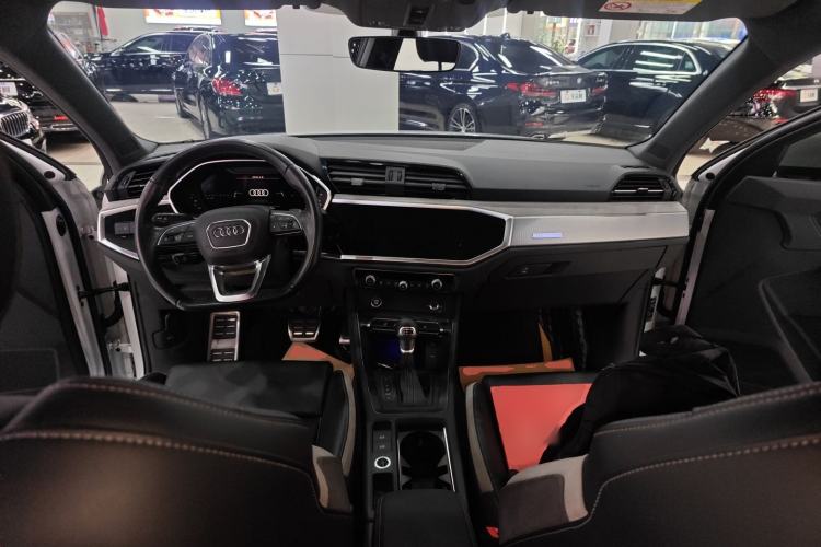 Used Audi Q3 2024 35 TFSI Fashion Dynamic Edition Center Console