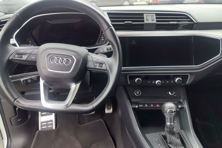 Used Audi Q3 2024 40 TFSI Fashion Dynamic Model Center Console