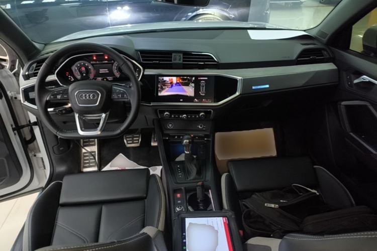 Used Audi Q3 2024 35 TFSI Fashion Dynamic Edition Center Console