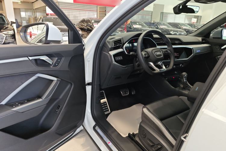 Used Audi Q3 2024 40 TFSI Fashion Dynamic Model Driver Seat