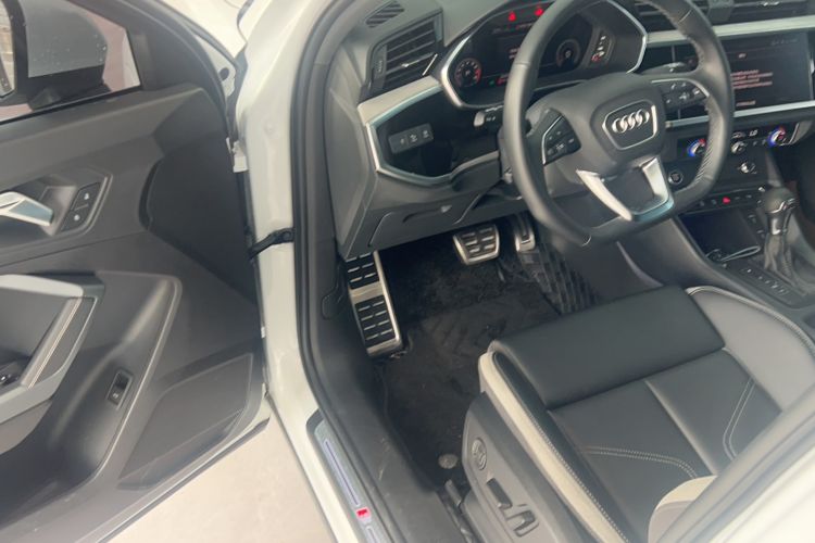 Used Audi Q3 2024 35 TFSI Fashion Dynamic Edition Driver Seat