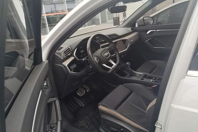 Used Audi Q3 2024 35 TFSI Stylish and Elegant Edition Driver Seat
