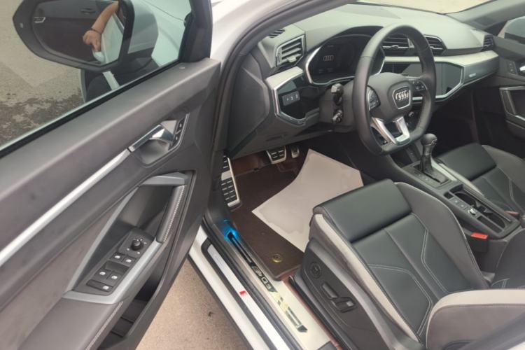 Used Audi Q3 2024 35 TFSI Fashion Dynamic Edition Driver Seat