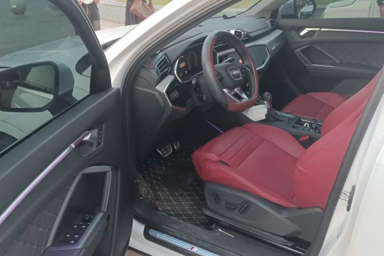 Used Audi Q3 2024 35 TFSI Fashion Dynamic Edition Driver Seat