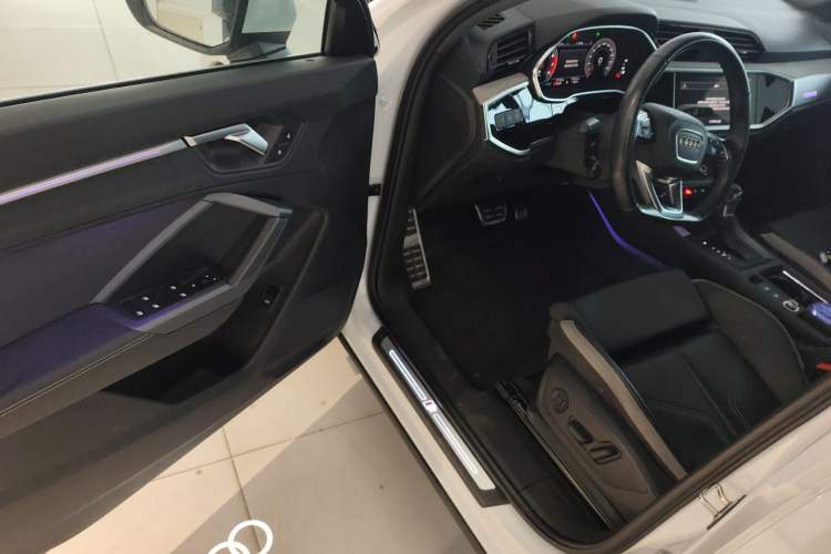 Used Audi Q3 2024 40 TFSI Fashion Dynamic Model Driver Seat