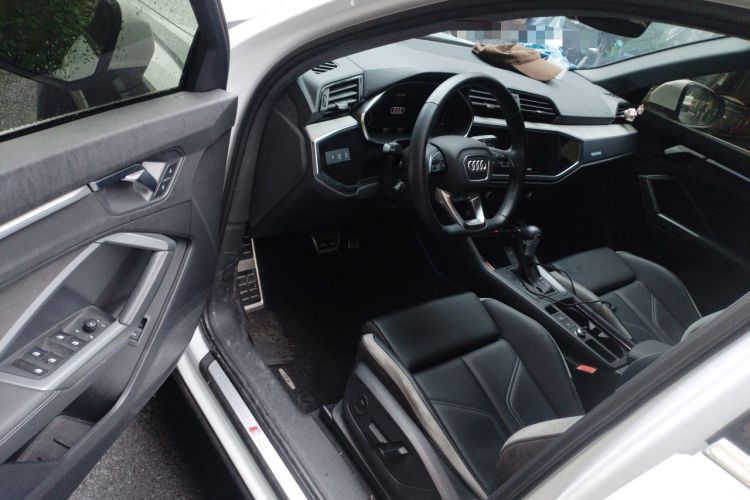 Used Audi Q3 2024 35 TFSI Fashion Dynamic Edition Driver Seat