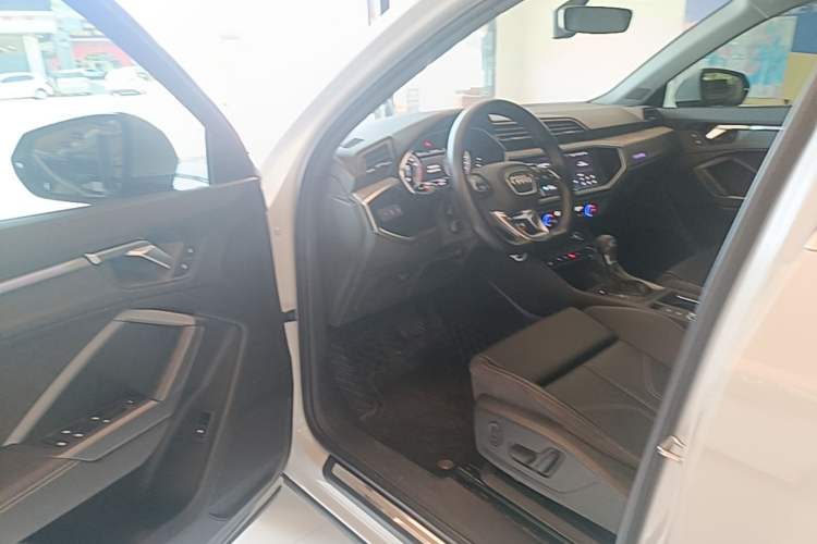 Used Audi Q3 2024 35 TFSI Ambition Dynamic Edition Driver Seat