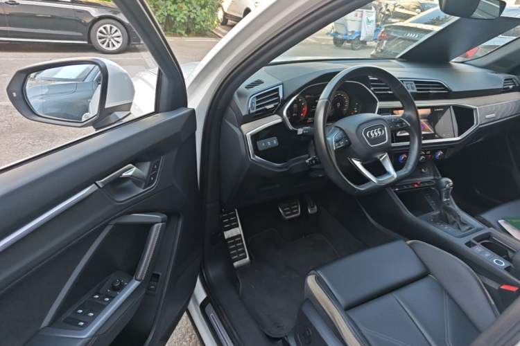 Used Audi Q3 2024 35 TFSI Stylish and Elegant Edition Driver Seat