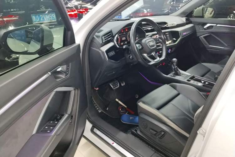 Used Audi Q3 2024 40 TFSI Fashion Dynamic Model Driver Seat
