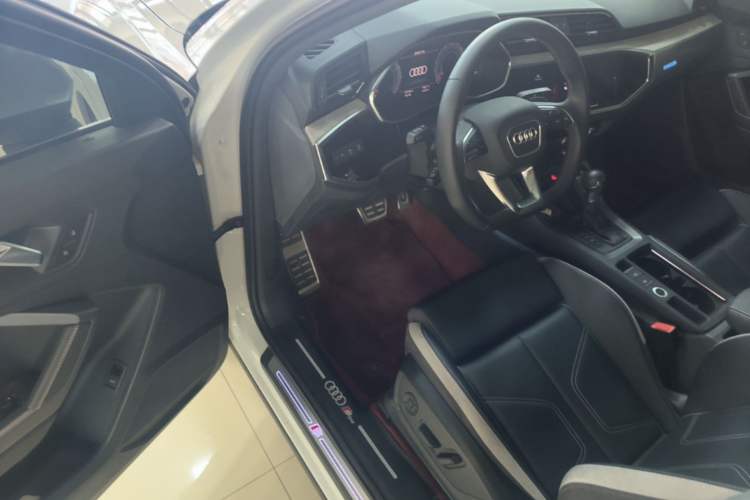 Used Audi Q3 2024 35 TFSI Fashion Dynamic Edition Driver Seat