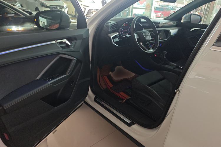 Used Audi Q3 2024 35 TFSI Ambition Dynamic Edition Driver Seat