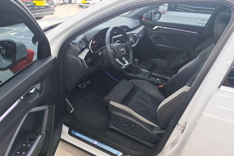 Used Audi Q3 2024 35 TFSI Fashion Dynamic Edition Driver Seat