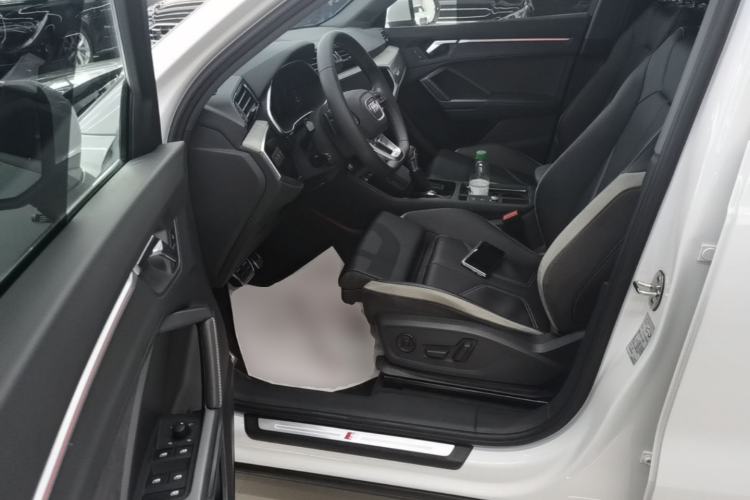 Used Audi Q3 2024 35 TFSI Fashion Dynamic Edition Driver Seat