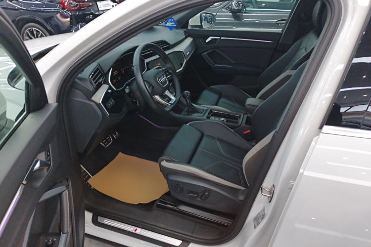 Used Audi Q3 2024 35 TFSI Fashion Dynamic Edition Driver Seat