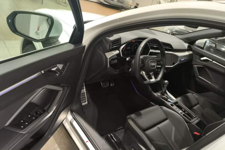 Used Audi Q3 2024 40 TFSI Fashion Dynamic Model Driver Seat