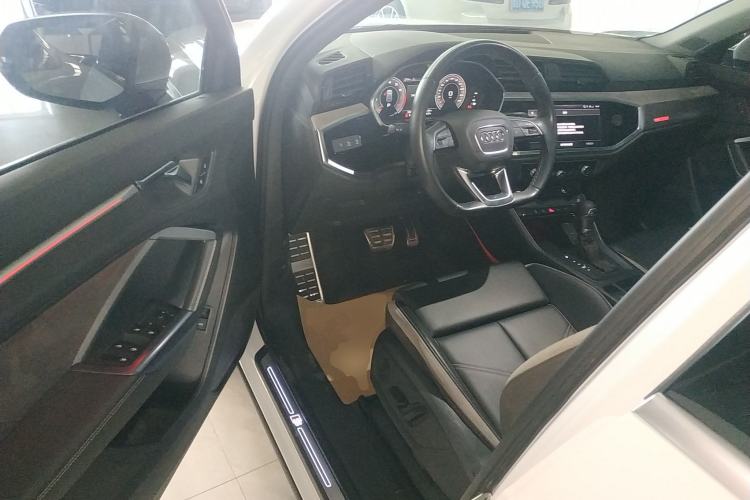 Used Audi Q3 2024 35 TFSI Fashion Dynamic Edition Driver Seat