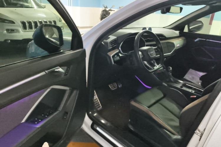 Used Audi Q3 2024 35 TFSI Stylish and Elegant Edition Driver Seat