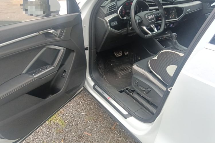 Used Audi Q3 2024 35 TFSI Fashion Dynamic Edition Driver Seat