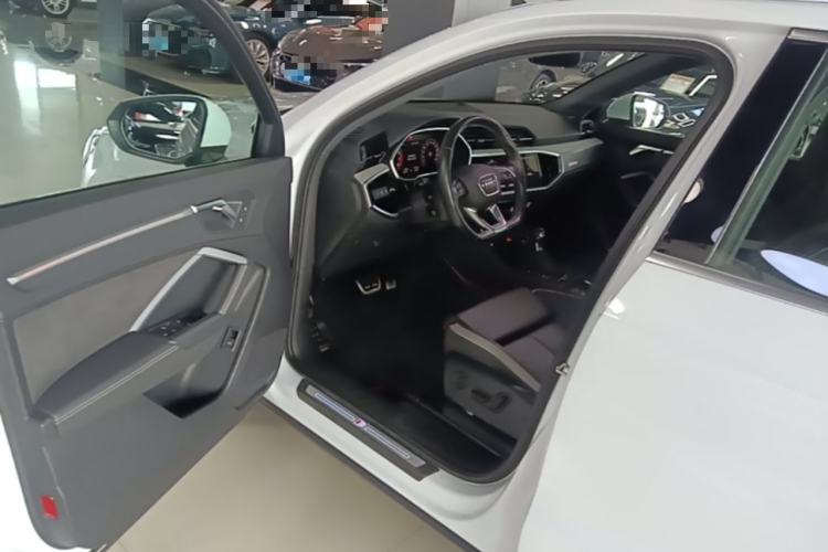 Used Audi Q3 2024 35 TFSI Fashion Dynamic Edition Driver Seat
