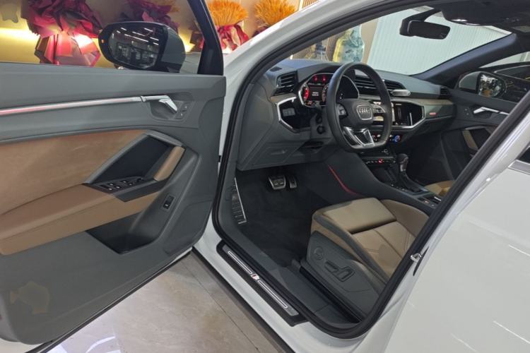 Used Audi Q3 2024 40 TFSI Fashion Dynamic Model Driver Seat